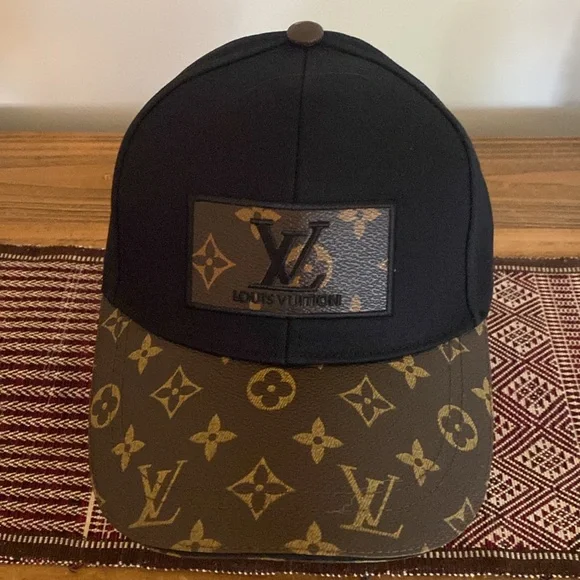 Designer logo cap NWT - Picture 2 of 5